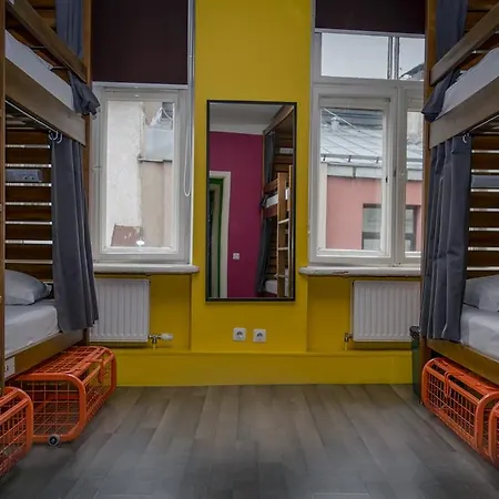 Naughty Squirrel Backpackers