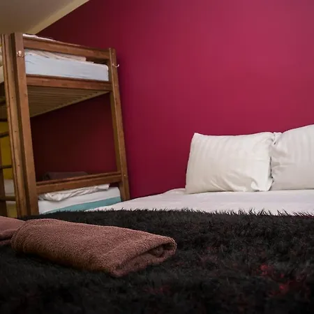 Naughty Squirrel Backpackers Hostal Riga